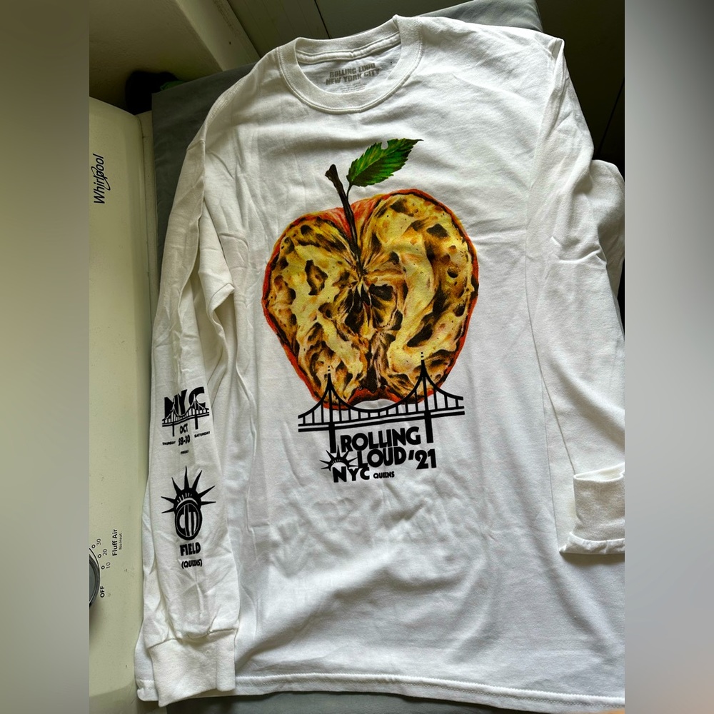 2021 NYC long sleeve T-shirt, Apple design